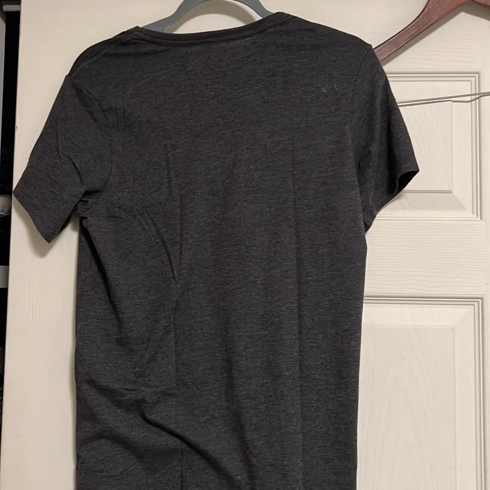 Calvin Klein tshirt - Picture 3 of 3